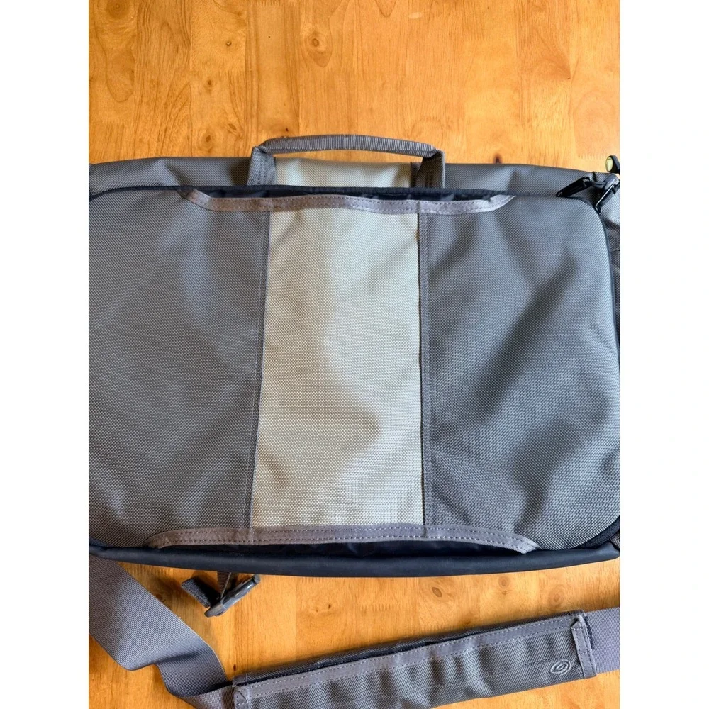 Timbuk2 Classic Messenger Bag Tan Brown Ballistic Nylon Laptop Commuter Bag